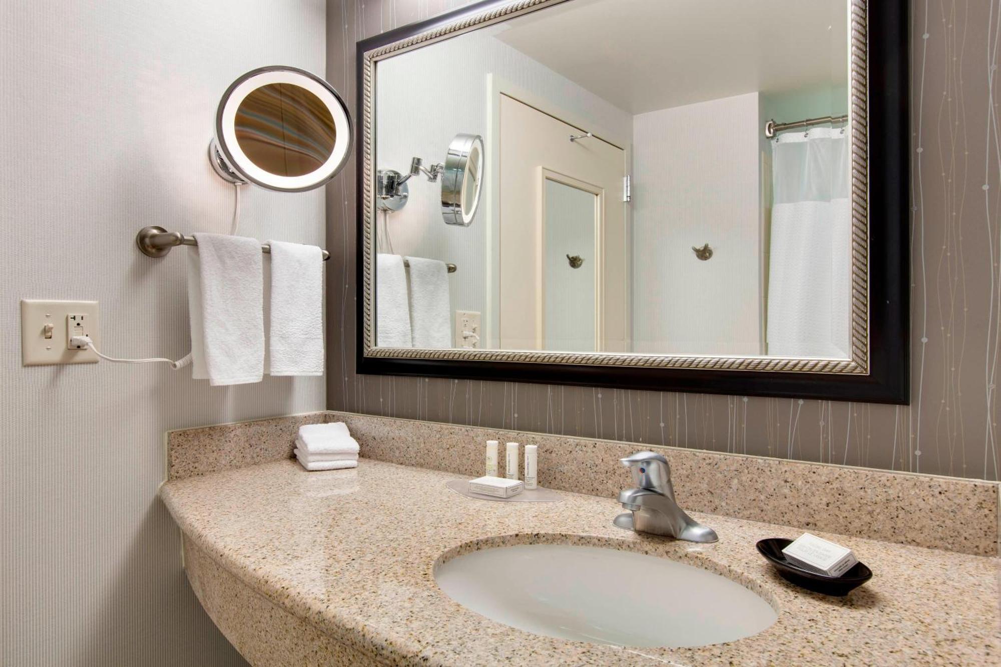 Courtyard Philadelphia Great Valley/Малвърн Екстериор снимка